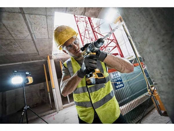 Aparafusadora DCD996P2