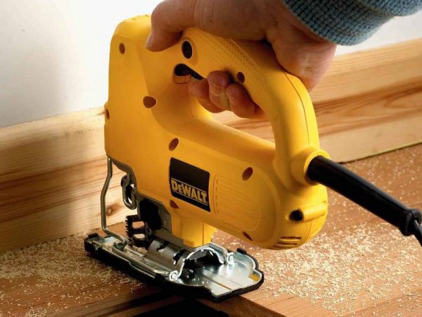 Serra Recortes DW341K